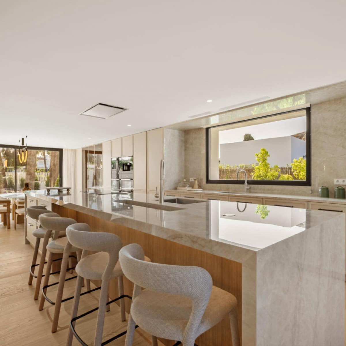 6 makuuhuone Huvila myytävänä paikassa Nueva Andalucia mukana uima-altaan 
autotalli - 8 650 000 € (Ref: 9426023)