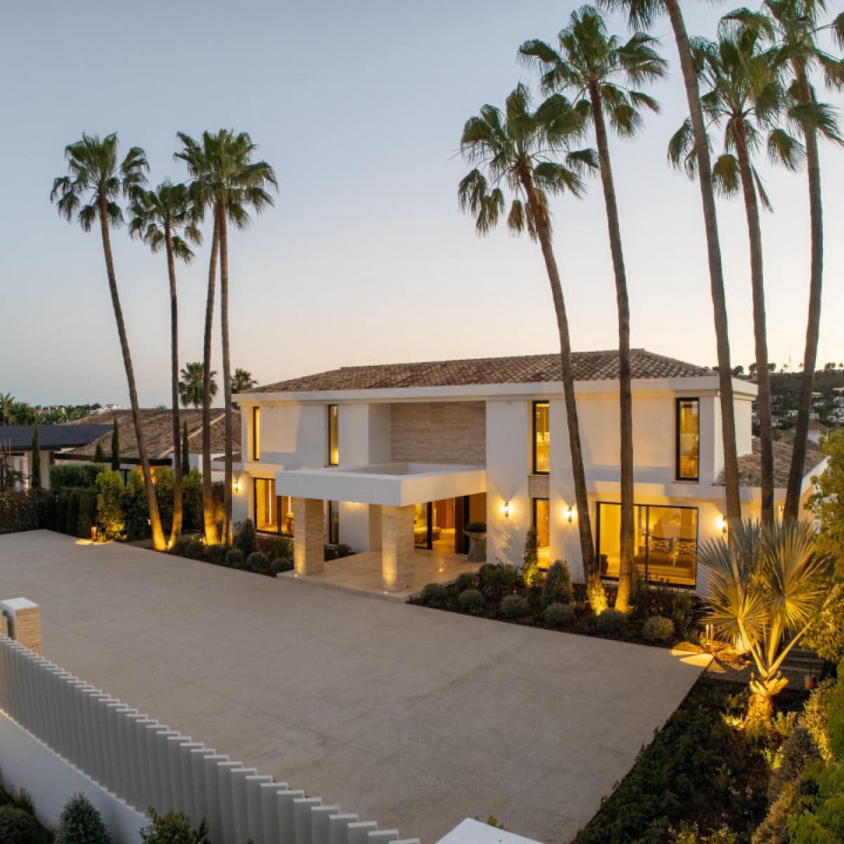 6 makuuhuone Huvila myytävänä paikassa Nueva Andalucia mukana uima-altaan 
autotalli - 8 650 000 € (Ref: 9426023)