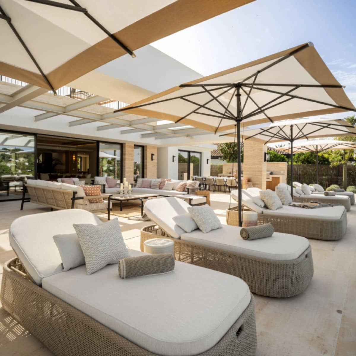 6 makuuhuone Huvila myytävänä paikassa Nueva Andalucia mukana uima-altaan 
autotalli - 8 650 000 € (Ref: 9426023)