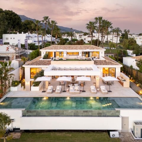 6 makuuhuone Huvila myytävänä paikassa Nueva Andalucia, Marbella mukana uima-altaan 
autotalli - 8 650 000 € (Ref: 9426023)