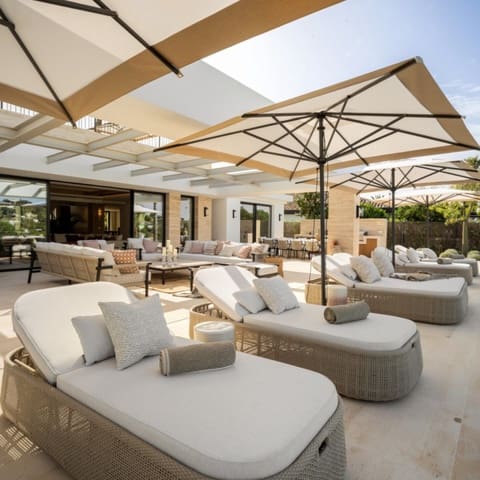 6 makuuhuone Huvila myytävänä paikassa Nueva Andalucia, Marbella mukana uima-altaan 
autotalli - 8 650 000 € (Ref: 9426023)