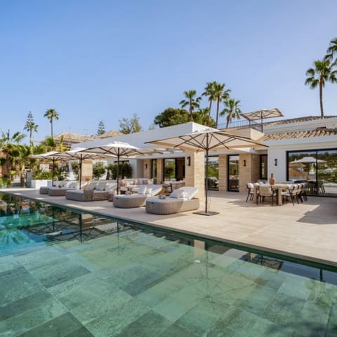 6 makuuhuone Huvila myytävänä paikassa Nueva Andalucia, Marbella mukana uima-altaan 
autotalli - 8 650 000 € (Ref: 9426023)