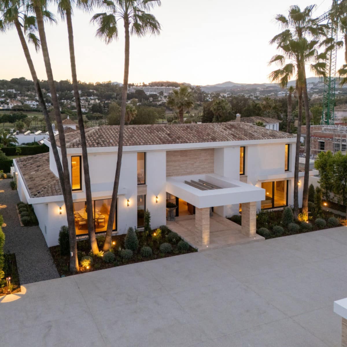 6 makuuhuone Huvila myytävänä paikassa Nueva Andalucia mukana uima-altaan 
autotalli - 8 650 000 € (Ref: 9426023)