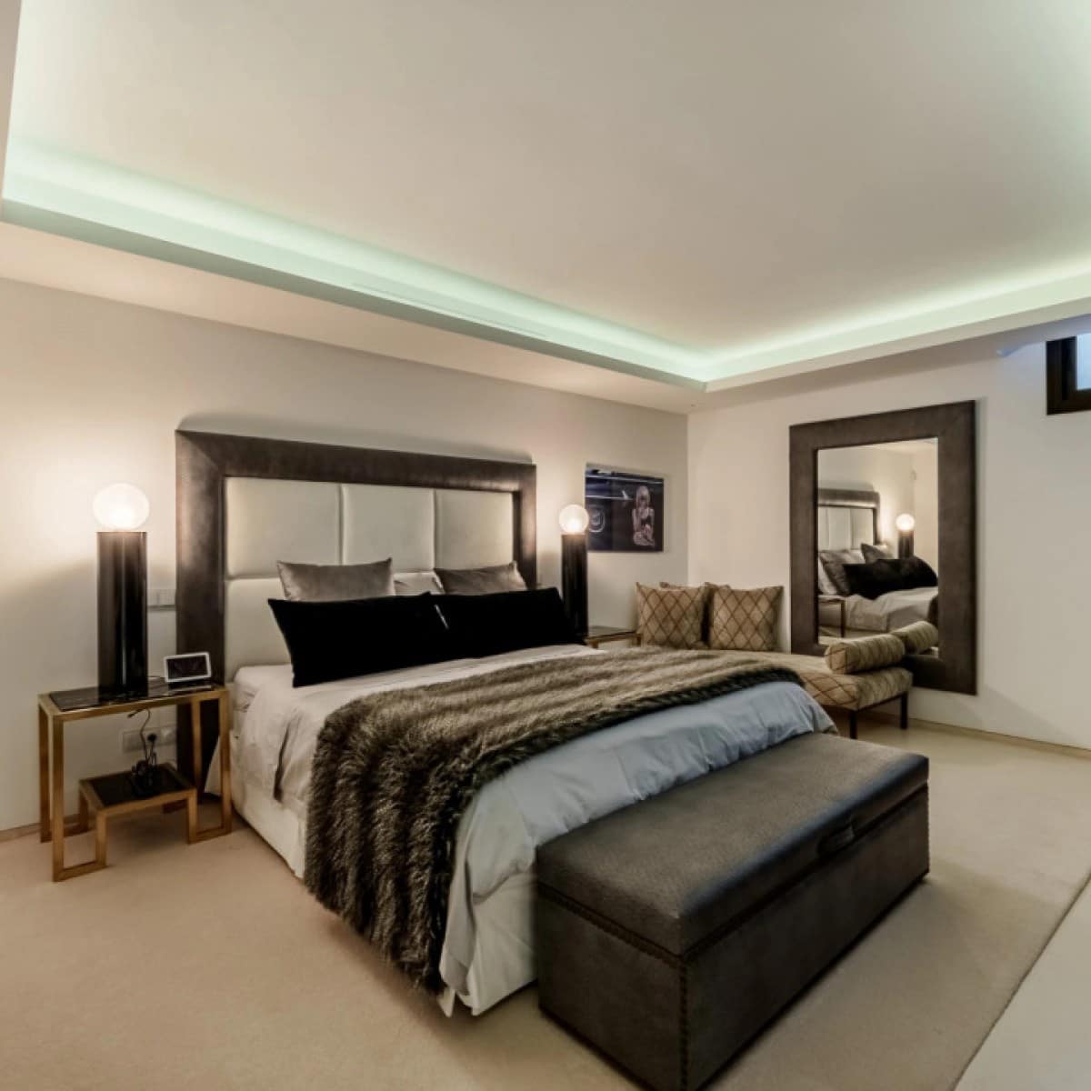 7 makuuhuone Huvila myytävänä paikassa Nueva Andalucia mukana uima-altaan 
autotalli - 4 450 000 € (Ref: 9426026)