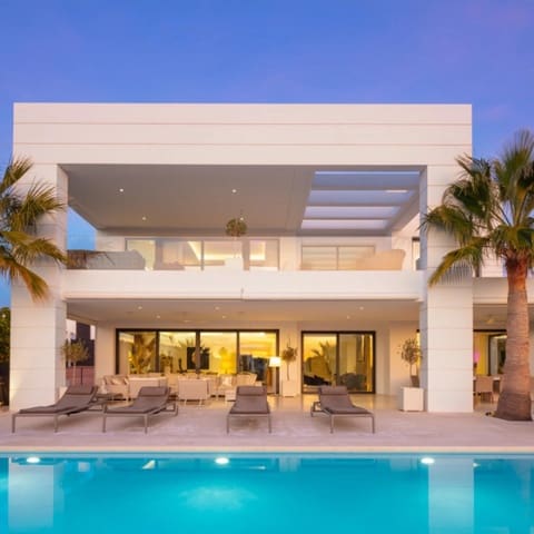 7 makuuhuone Huvila myytävänä paikassa Nueva Andalucia, Marbella mukana uima-altaan 
autotalli - 4 450 000 € (Ref: 9426026)