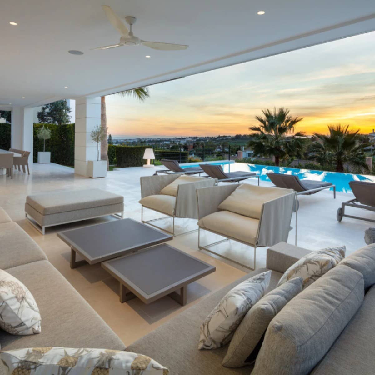 7 makuuhuone Huvila myytävänä paikassa Nueva Andalucia mukana uima-altaan 
autotalli - 4 450 000 € (Ref: 9426026)