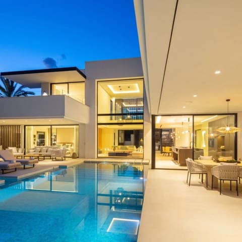 5 makuuhuone Huvila myytävänä paikassa Nueva Andalucia, Marbella mukana uima-altaan 
autotalli - 5 995 000 € (Ref: 9426043)