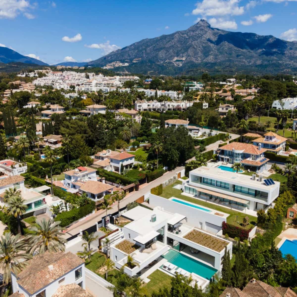 5 makuuhuone Huvila myytävänä paikassa Nueva Andalucia mukana uima-altaan 
autotalli - 5 995 000 € (Ref: 9426043)