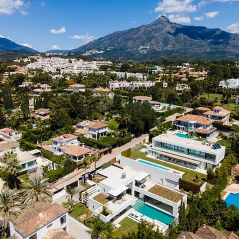 5 makuuhuone Huvila myytävänä paikassa Nueva Andalucia, Marbella mukana uima-altaan 
autotalli - 5 995 000 € (Ref: 9426043)