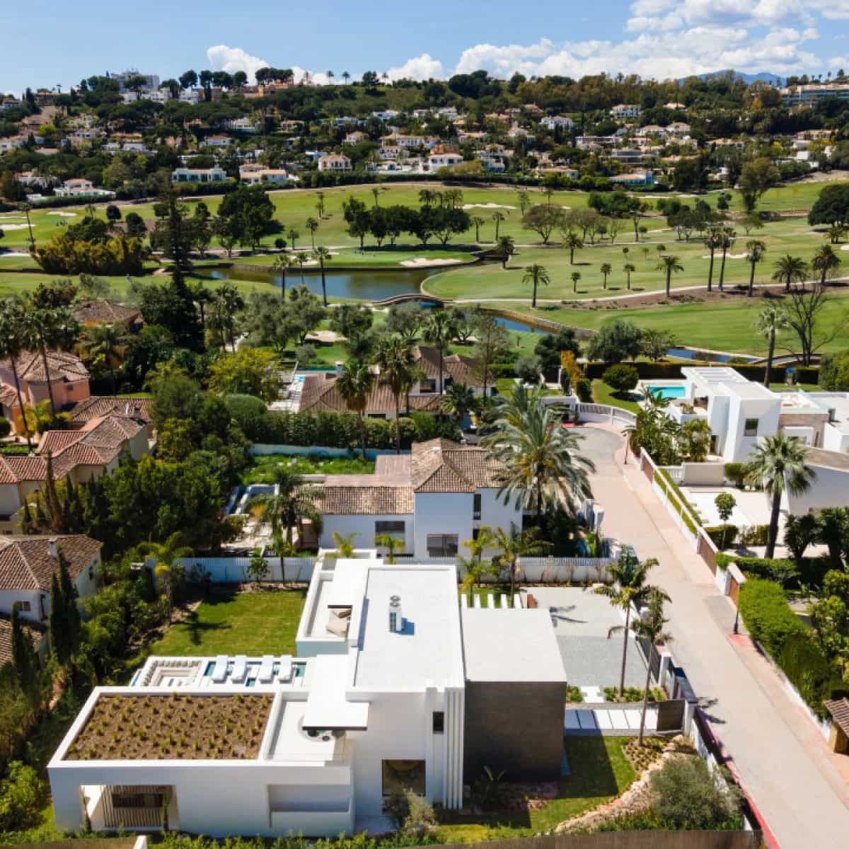 5 makuuhuone Huvila myytävänä paikassa Nueva Andalucia mukana uima-altaan 
autotalli - 5 995 000 € (Ref: 9426043)