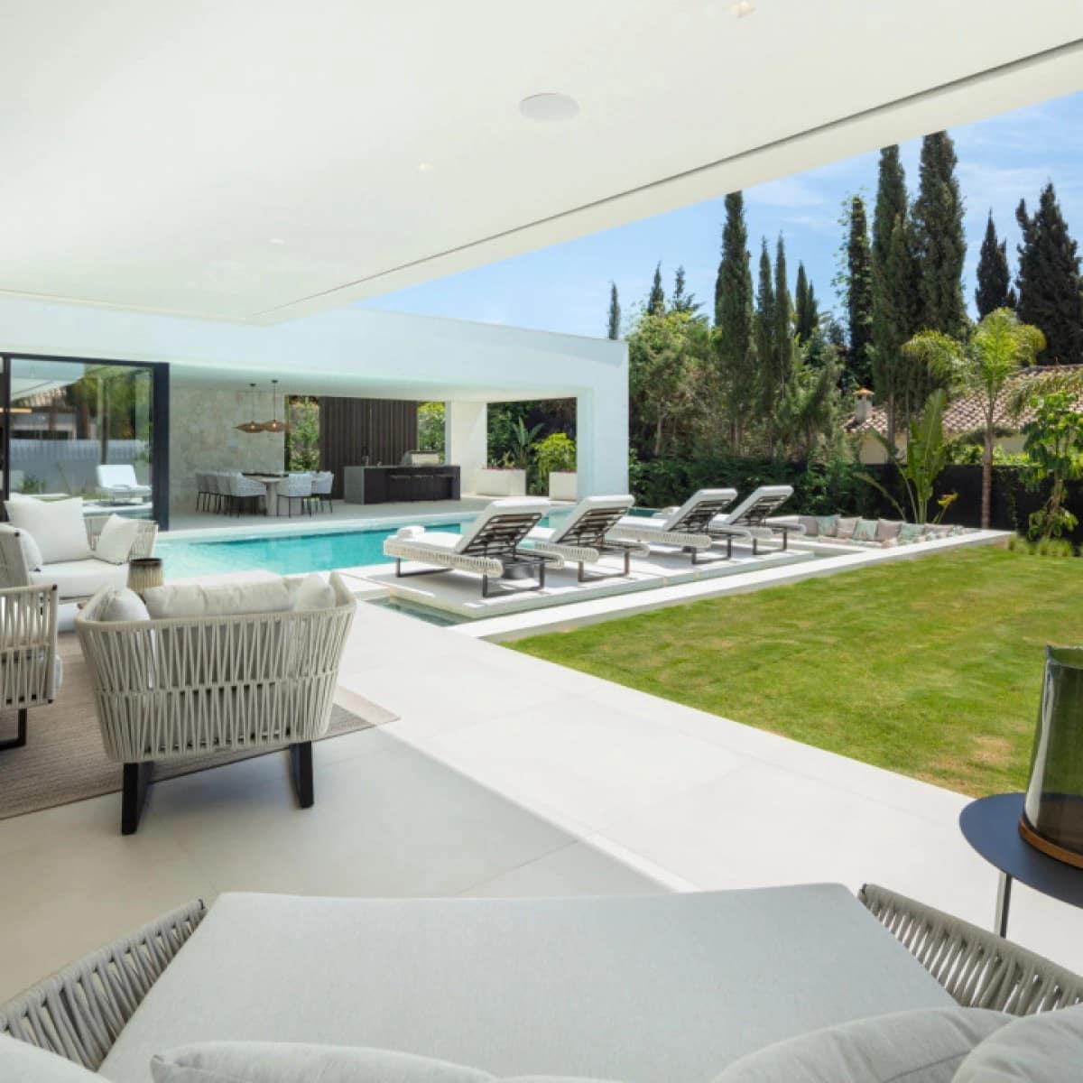 5 makuuhuone Huvila myytävänä paikassa Nueva Andalucia mukana uima-altaan 
autotalli - 5 995 000 € (Ref: 9426043)