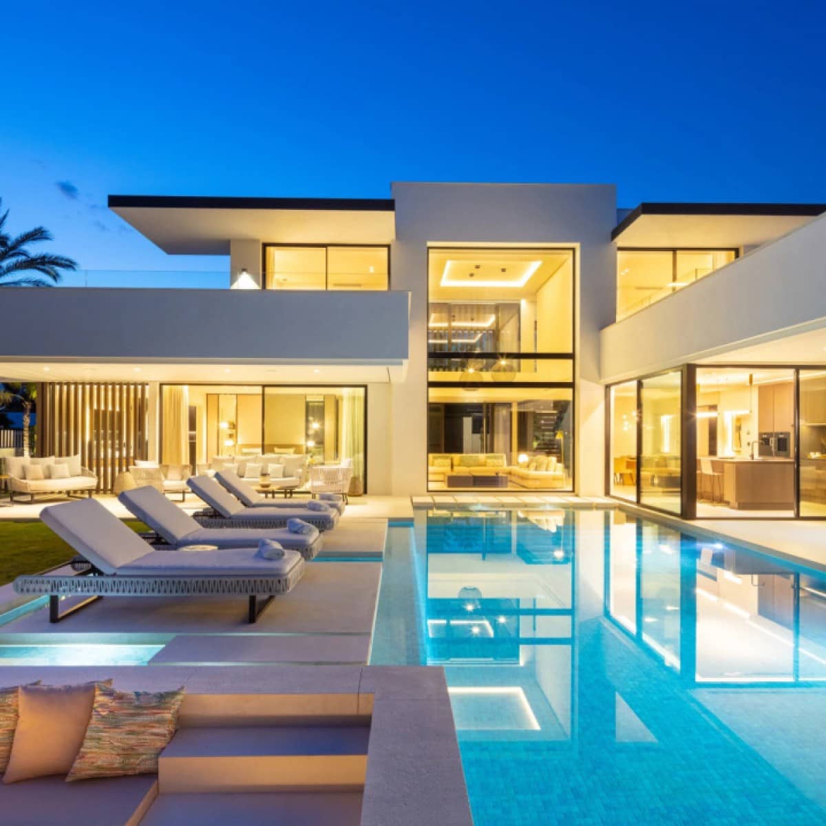 5 makuuhuone Huvila myytävänä paikassa Nueva Andalucia mukana uima-altaan 
autotalli - 5 995 000 € (Ref: 9426043)