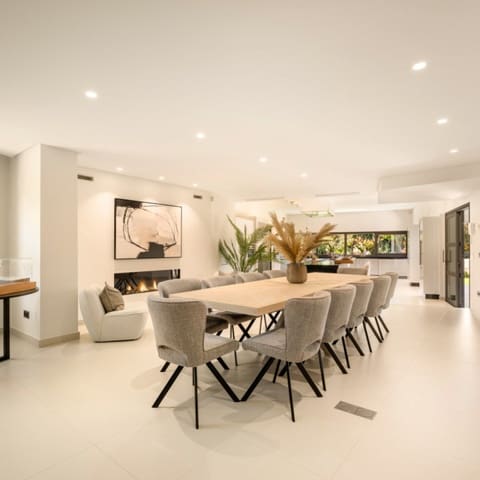 5 makuuhuone Huvila myytävänä paikassa Nueva Andalucia, Marbella mukana uima-altaan 
autotalli - 6 995 000 € (Ref: 9426044)