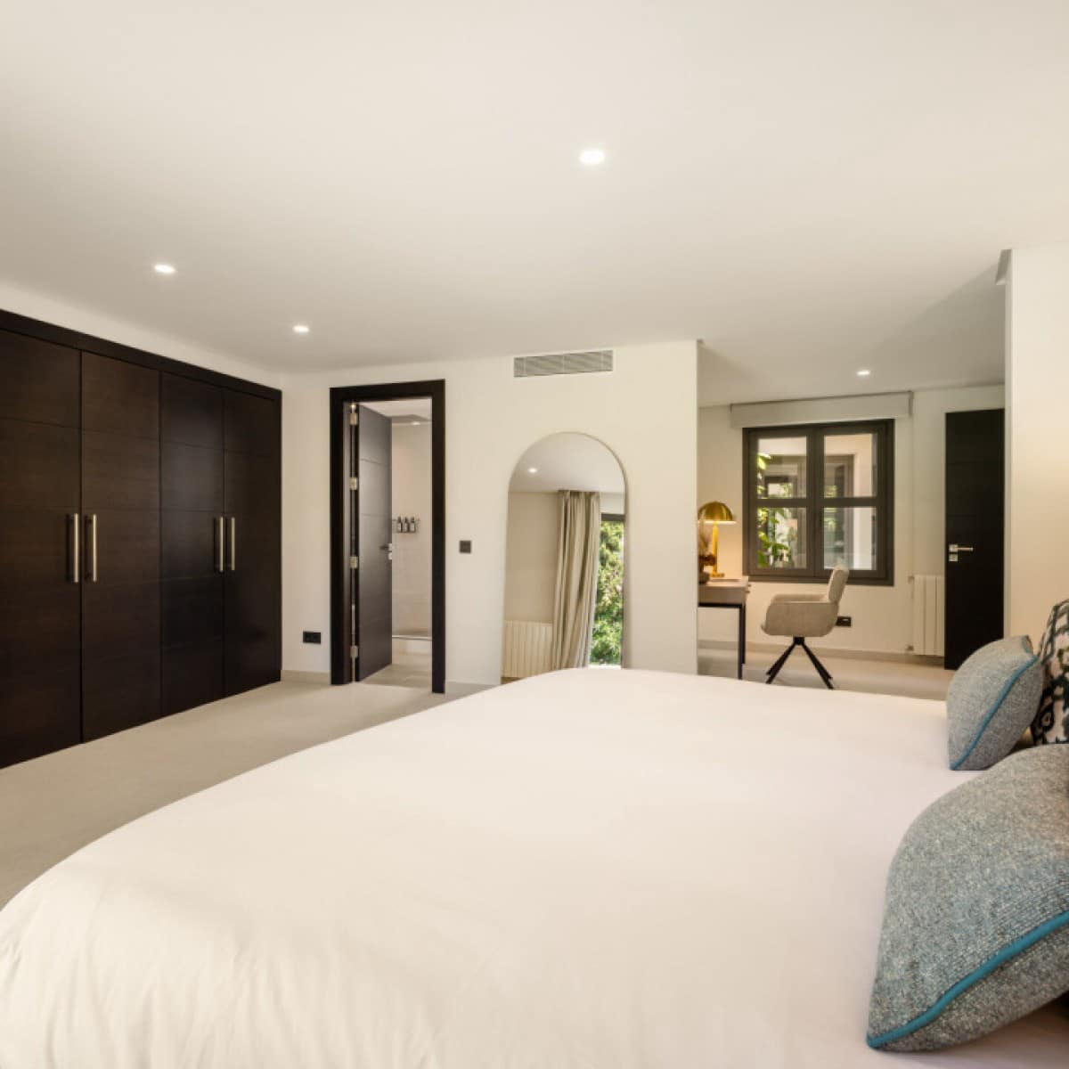 5 makuuhuone Huvila myytävänä paikassa Nueva Andalucia mukana uima-altaan 
autotalli - 6 995 000 € (Ref: 9426044)