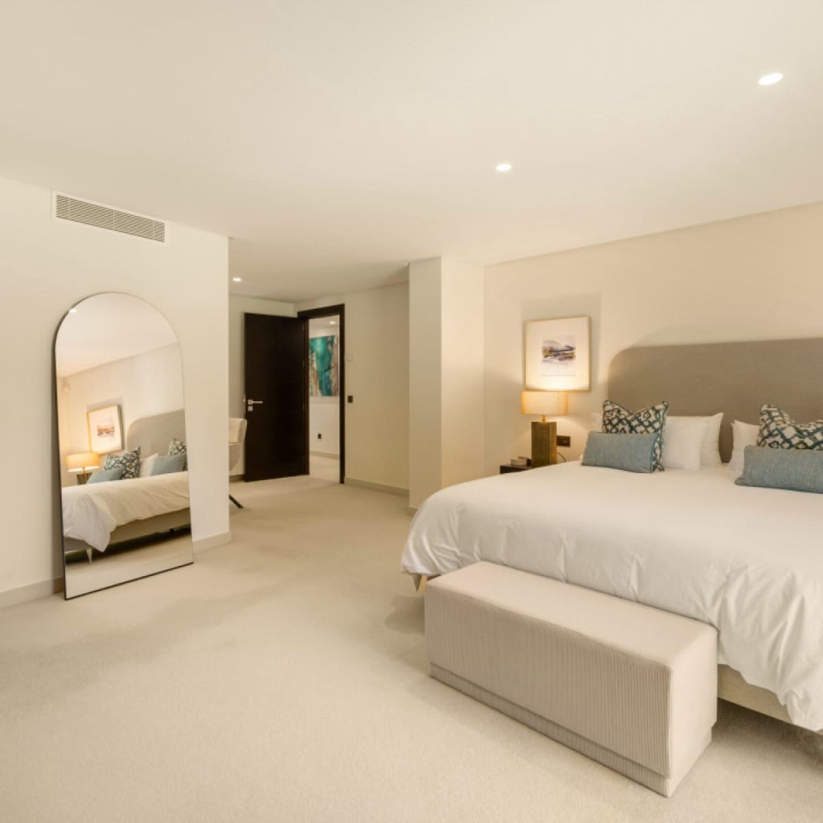 5 makuuhuone Huvila myytävänä paikassa Nueva Andalucia mukana uima-altaan 
autotalli - 6 995 000 € (Ref: 9426044)