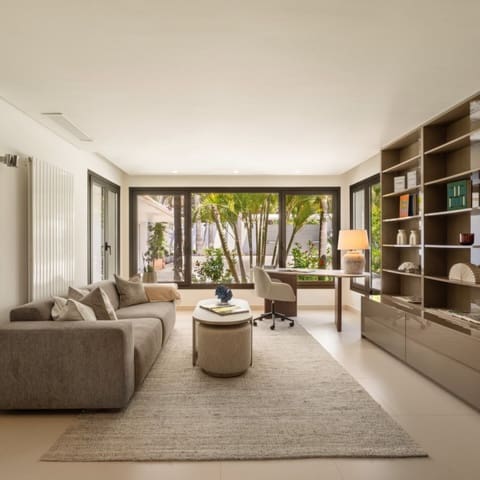 5 makuuhuone Huvila myytävänä paikassa Nueva Andalucia, Marbella mukana uima-altaan 
autotalli - 6 995 000 € (Ref: 9426044)