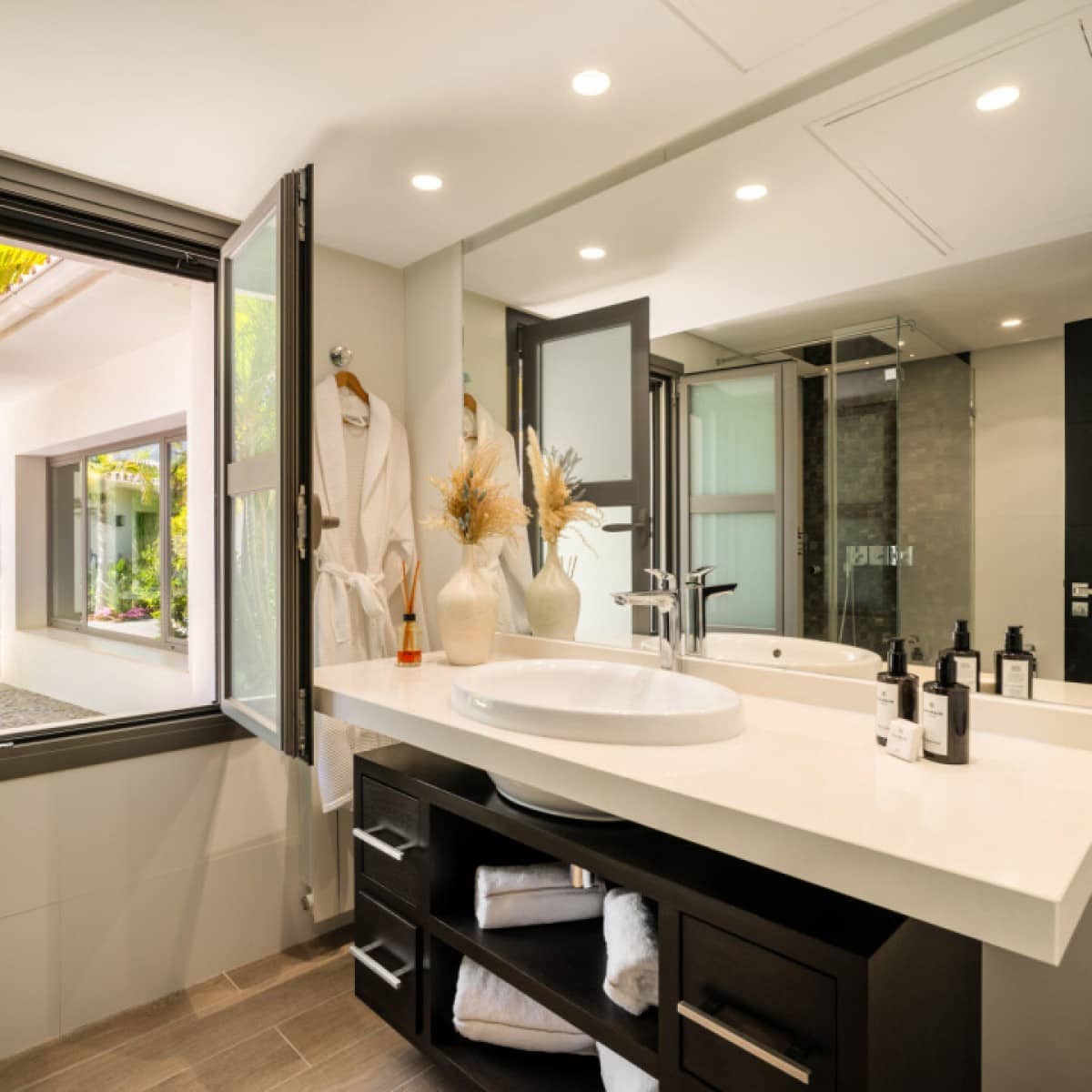 5 makuuhuone Huvila myytävänä paikassa Nueva Andalucia mukana uima-altaan 
autotalli - 6 995 000 € (Ref: 9426044)