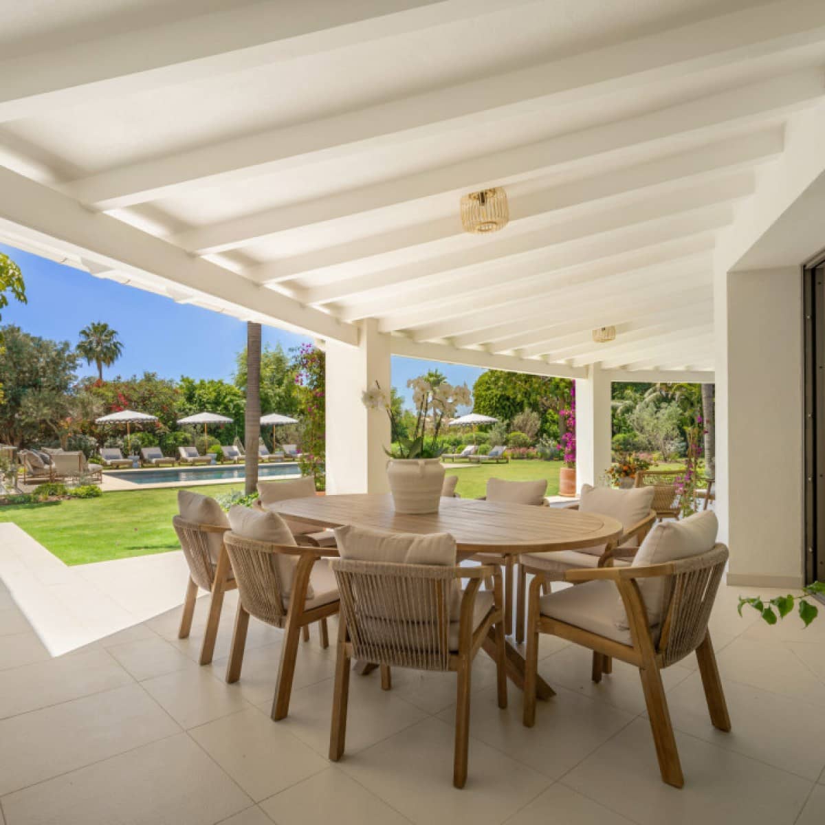 5 makuuhuone Huvila myytävänä paikassa Nueva Andalucia mukana uima-altaan 
autotalli - 6 995 000 € (Ref: 9426044)