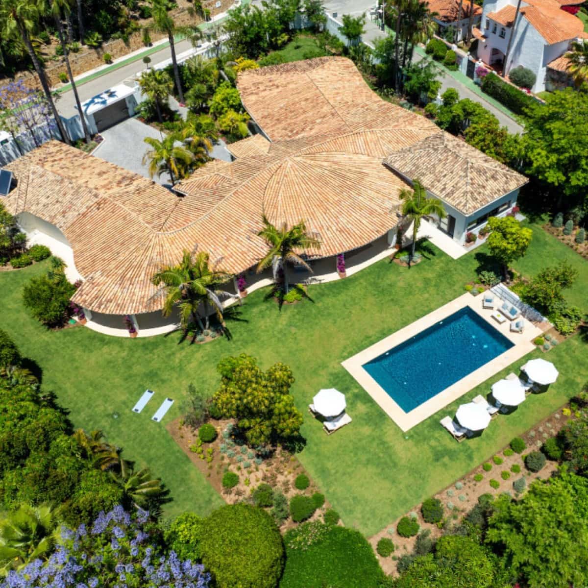 5 makuuhuone Huvila myytävänä paikassa Nueva Andalucia mukana uima-altaan 
autotalli - 6 995 000 € (Ref: 9426044)