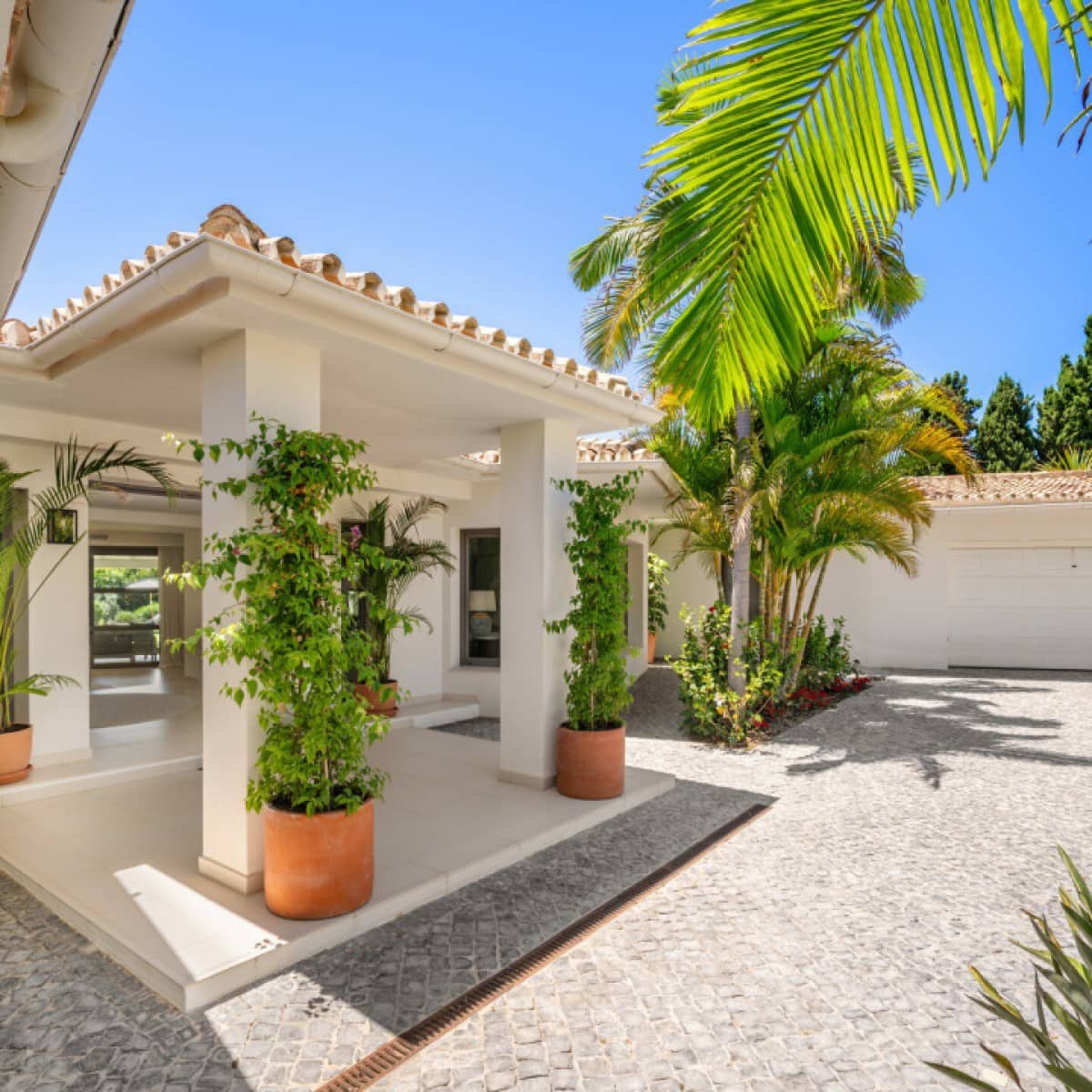 5 makuuhuone Huvila myytävänä paikassa Nueva Andalucia mukana uima-altaan 
autotalli - 6 995 000 € (Ref: 9426044)