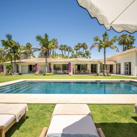 5 makuuhuone Huvila myytävänä paikassa Nueva Andalucia, Marbella mukana uima-altaan 
autotalli - 6 995 000 € (Ref: 9426044)