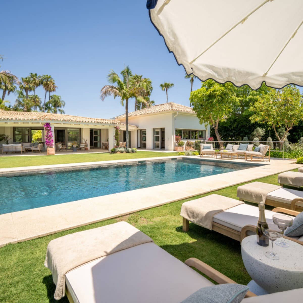 5 makuuhuone Huvila myytävänä paikassa Nueva Andalucia mukana uima-altaan 
autotalli - 6 995 000 € (Ref: 9426044)