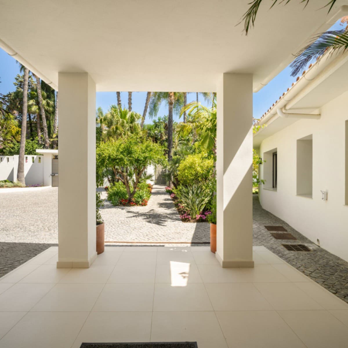 5 makuuhuone Huvila myytävänä paikassa Nueva Andalucia mukana uima-altaan 
autotalli - 6 995 000 € (Ref: 9426044)