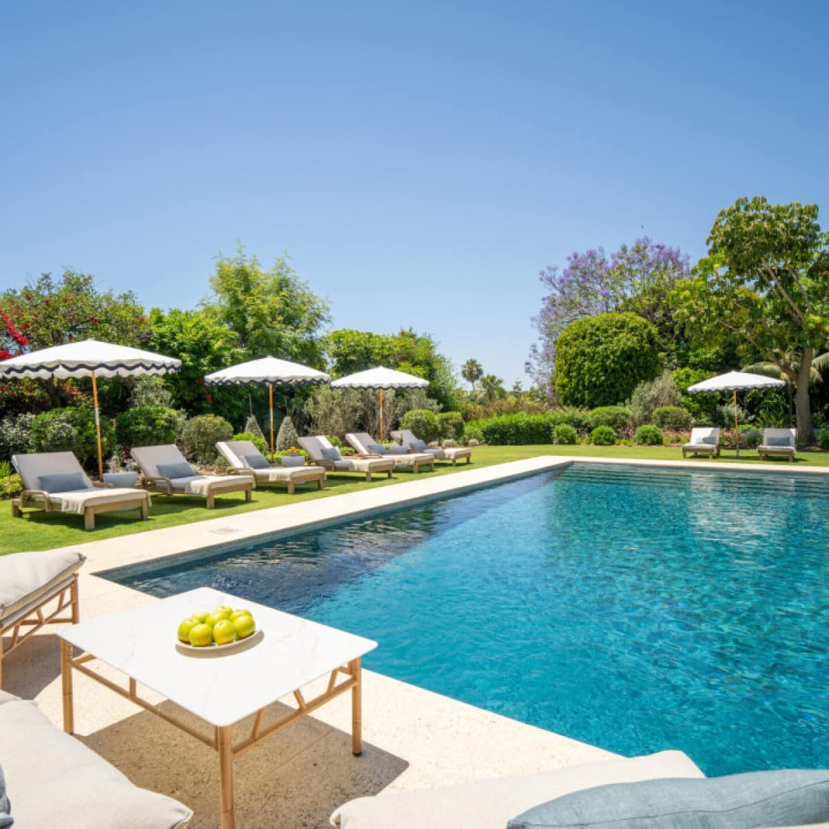 5 makuuhuone Huvila myytävänä paikassa Nueva Andalucia mukana uima-altaan 
autotalli - 6 995 000 € (Ref: 9426044)