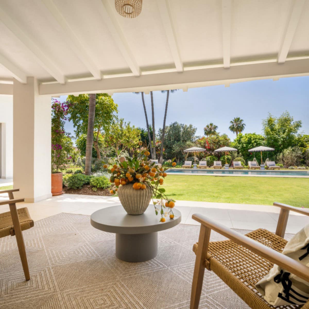 5 makuuhuone Huvila myytävänä paikassa Nueva Andalucia mukana uima-altaan 
autotalli - 6 995 000 € (Ref: 9426044)