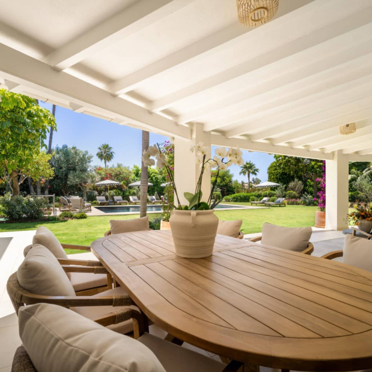 5 makuuhuone Huvila myytävänä paikassa Nueva Andalucia mukana uima-altaan 
autotalli - 6 995 000 € (Ref: 9426044)