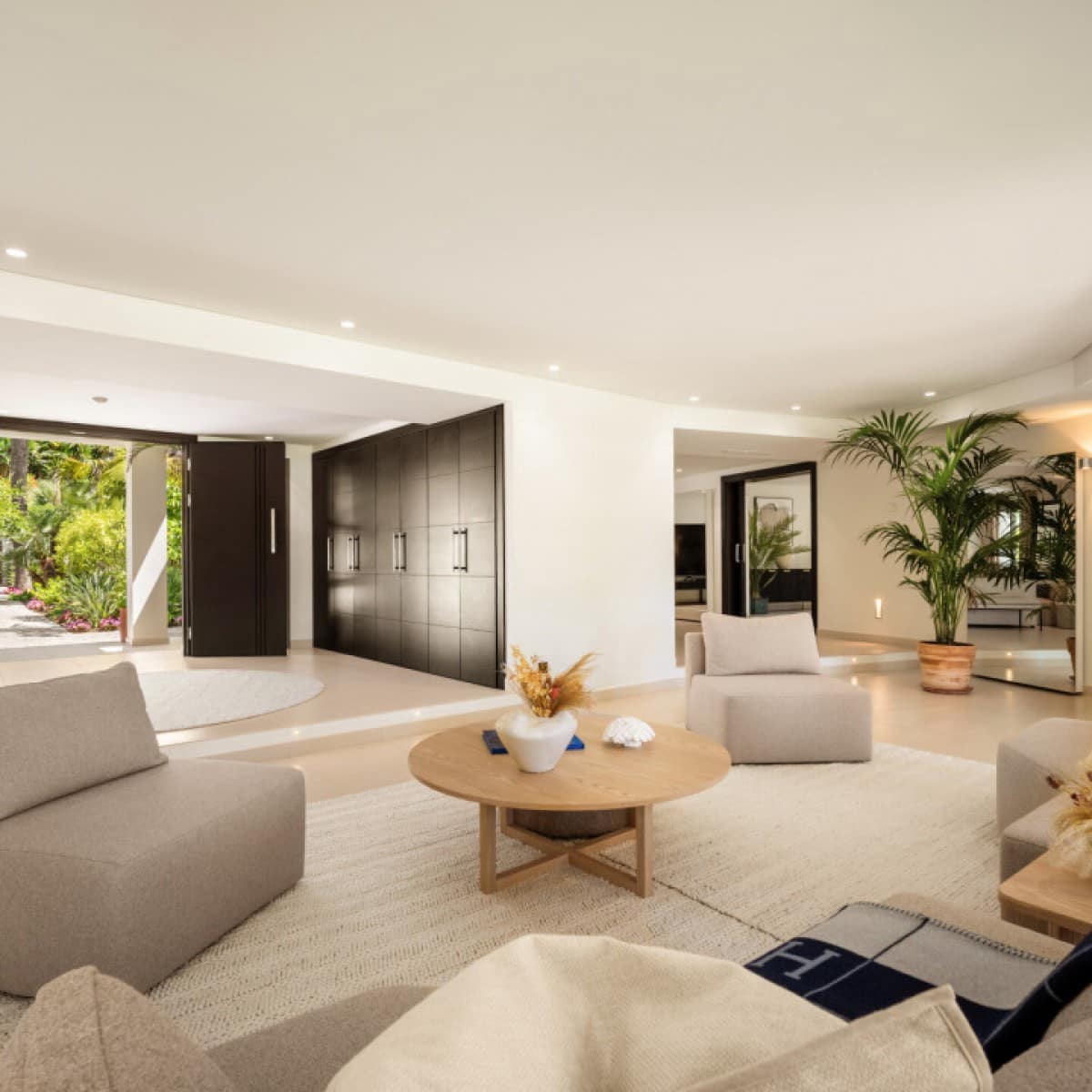 5 makuuhuone Huvila myytävänä paikassa Nueva Andalucia mukana uima-altaan 
autotalli - 6 995 000 € (Ref: 9426044)