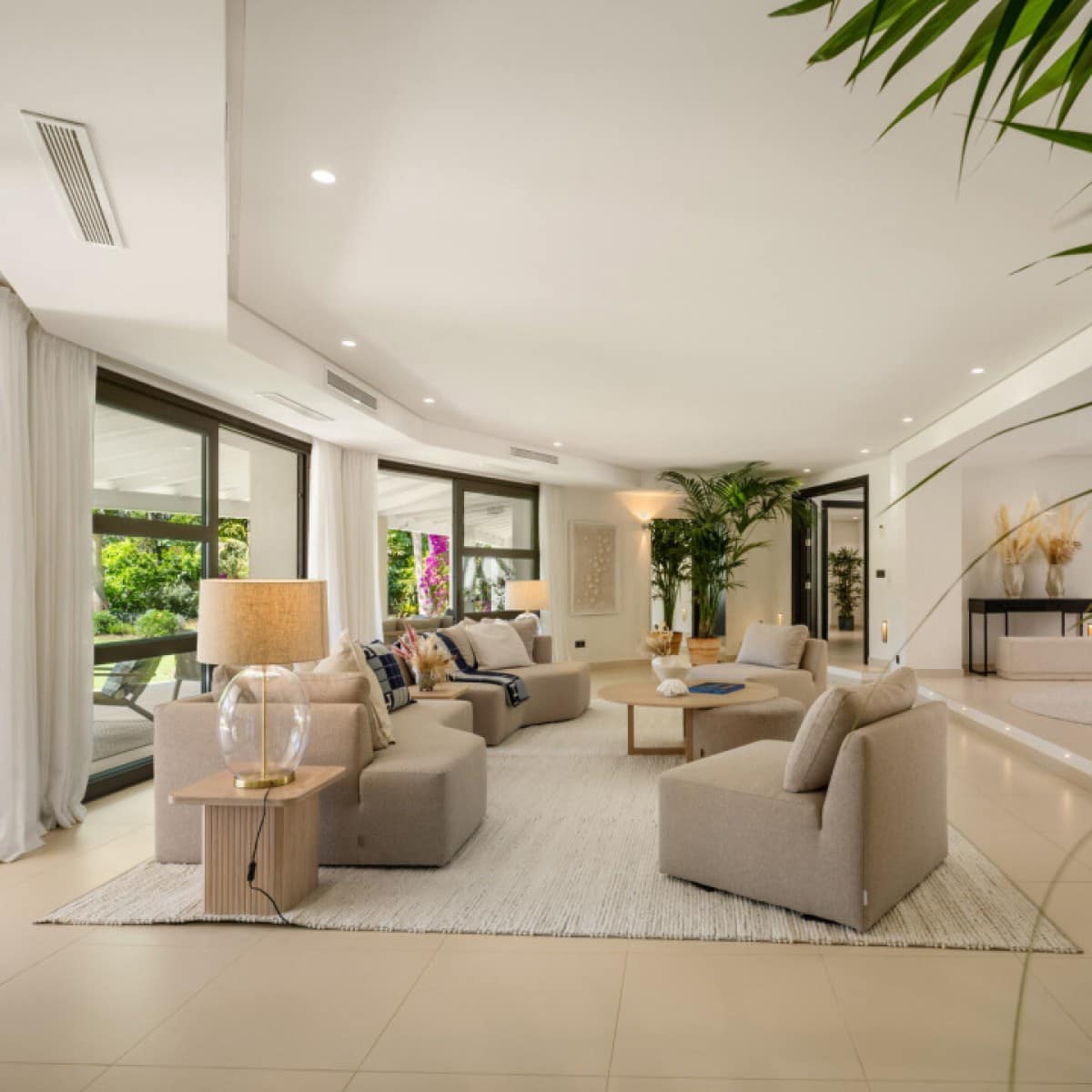 5 makuuhuone Huvila myytävänä paikassa Nueva Andalucia mukana uima-altaan 
autotalli - 6 995 000 € (Ref: 9426044)