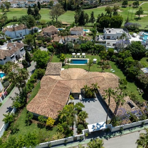 5 makuuhuone Huvila myytävänä paikassa Nueva Andalucia, Marbella mukana uima-altaan 
autotalli - 6 995 000 € (Ref: 9426044)