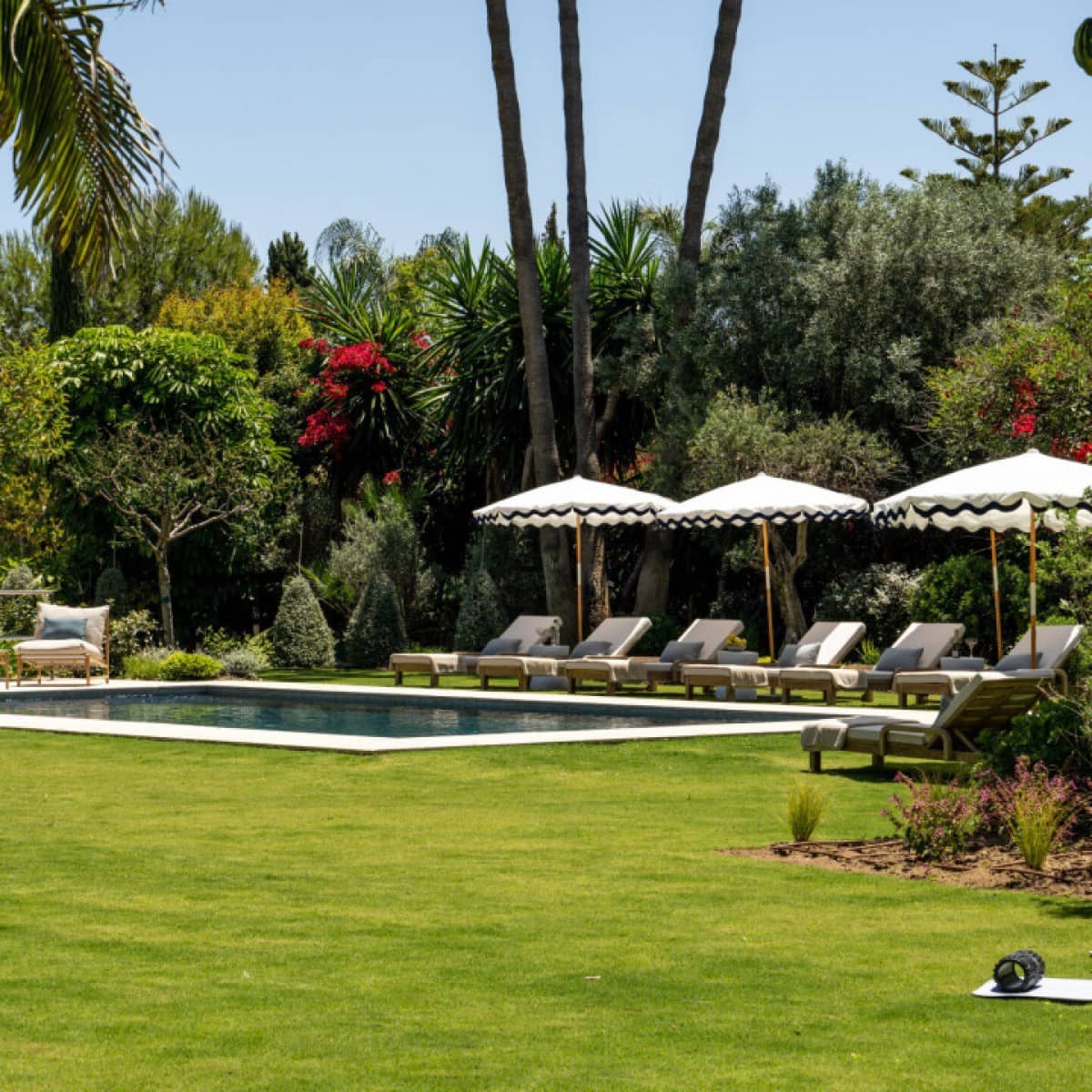 5 makuuhuone Huvila myytävänä paikassa Nueva Andalucia mukana uima-altaan 
autotalli - 6 995 000 € (Ref: 9426044)