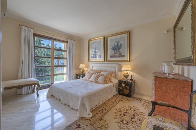 5 makuuhuone Huvila myytävänä paikassa Nueva Andalucia, Marbella mukana uima-altaan 
autotalli - 3 495 000 € (Ref: 9426051)