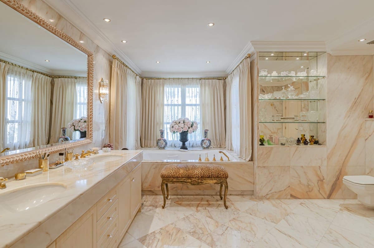 5 makuuhuone Huvila myytävänä paikassa Nueva Andalucia mukana uima-altaan 
autotalli - 3 495 000 € (Ref: 9426051)