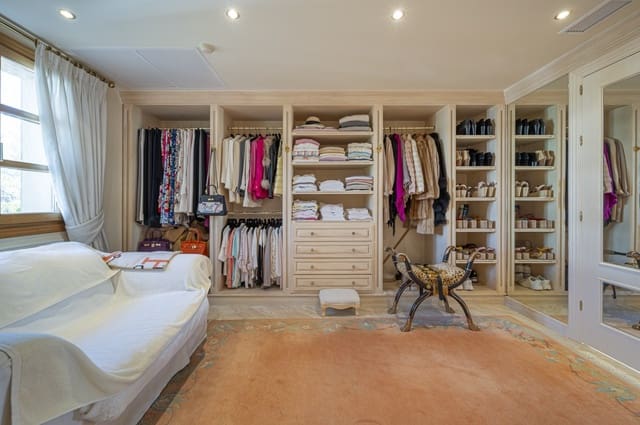 5 makuuhuone Huvila myytävänä paikassa Nueva Andalucia, Marbella mukana uima-altaan 
autotalli - 3 495 000 € (Ref: 9426051)