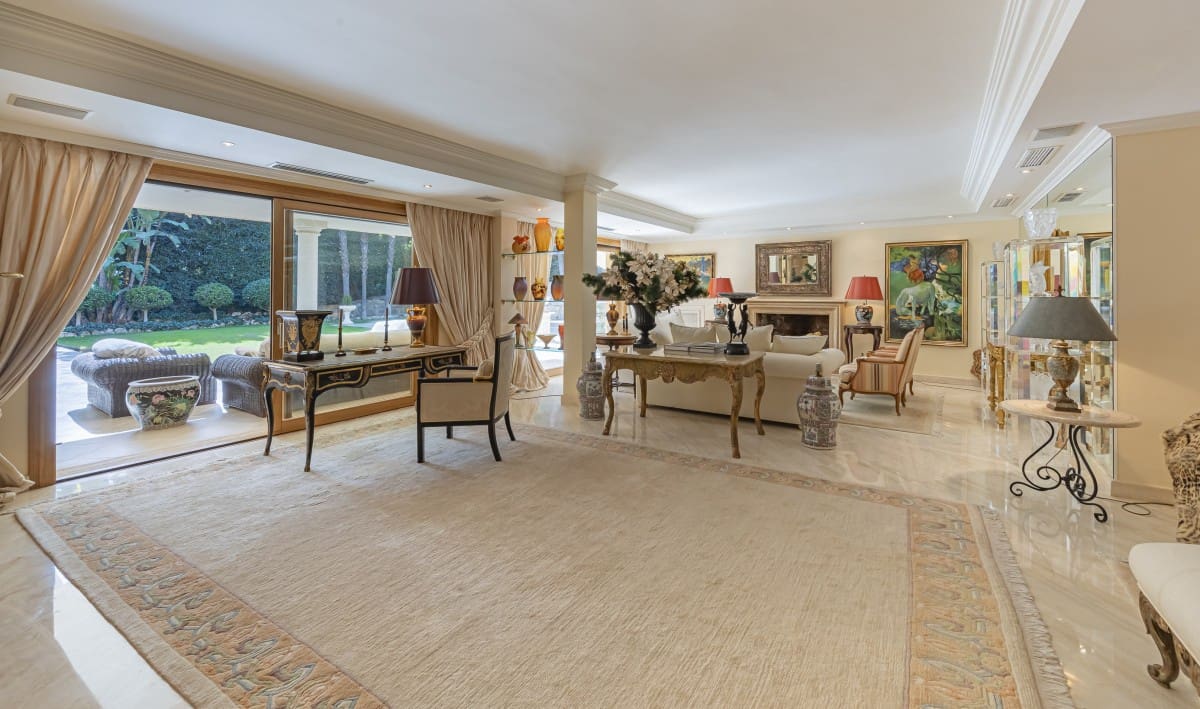 5 makuuhuone Huvila myytävänä paikassa Nueva Andalucia mukana uima-altaan 
autotalli - 3 495 000 € (Ref: 9426051)