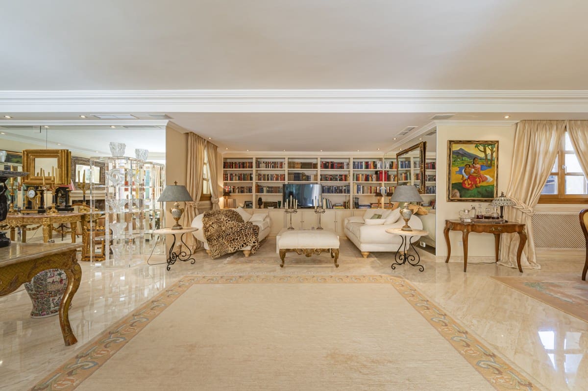 5 makuuhuone Huvila myytävänä paikassa Nueva Andalucia mukana uima-altaan 
autotalli - 3 495 000 € (Ref: 9426051)