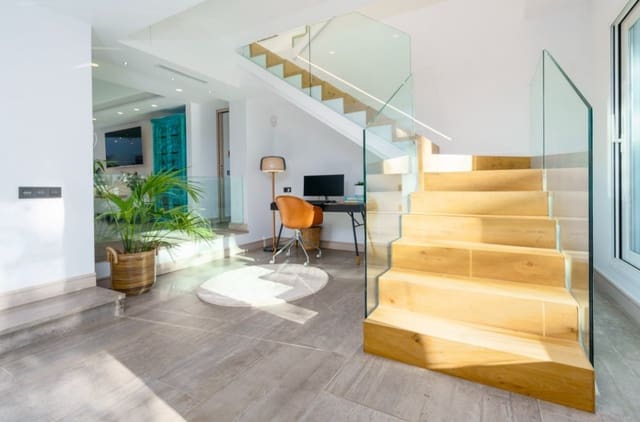 6 makuuhuone Huvila myytävänä paikassa Nueva Andalucia, Marbella mukana uima-altaan 
autotalli - 2 495 000 € (Ref: 9426052)