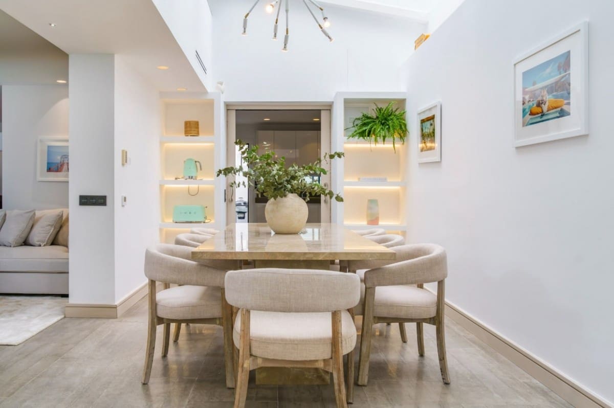 6 makuuhuone Huvila myytävänä paikassa Nueva Andalucia mukana uima-altaan 
autotalli - 2 495 000 € (Ref: 9426052)