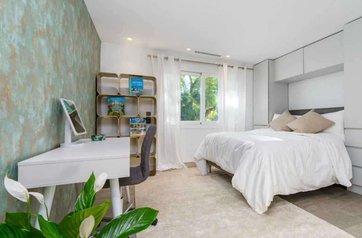 6 makuuhuone Huvila myytävänä paikassa Nueva Andalucia mukana uima-altaan 
autotalli - 2 495 000 € (Ref: 9426052)