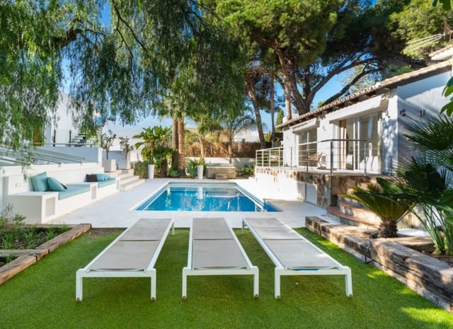 6 makuuhuone Huvila myytävänä paikassa Nueva Andalucia, Marbella mukana uima-altaan 
autotalli - 2 495 000 € (Ref: 9426052)