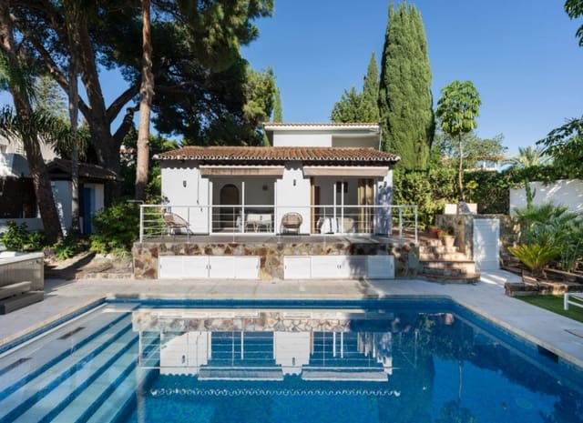 6 makuuhuone Huvila myytävänä paikassa Nueva Andalucia, Marbella mukana uima-altaan 
autotalli - 2 495 000 € (Ref: 9426052)