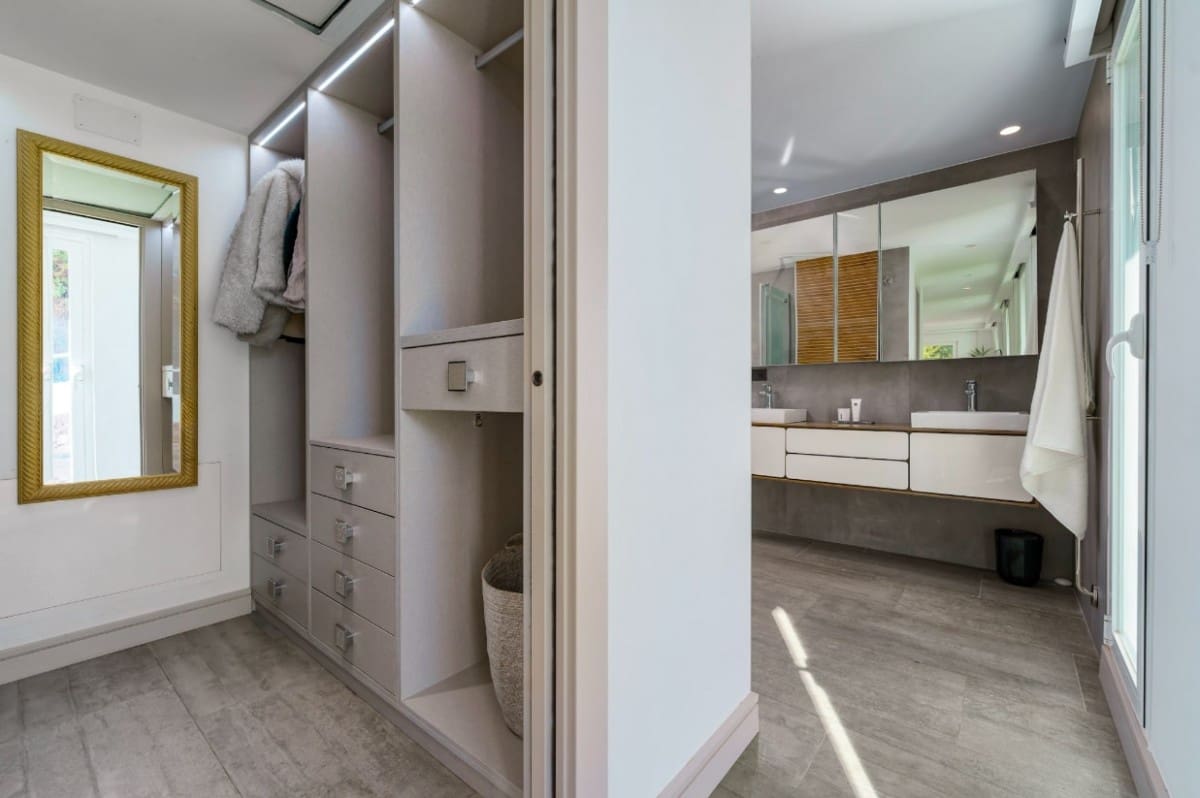 6 makuuhuone Huvila myytävänä paikassa Nueva Andalucia mukana uima-altaan 
autotalli - 2 495 000 € (Ref: 9426052)