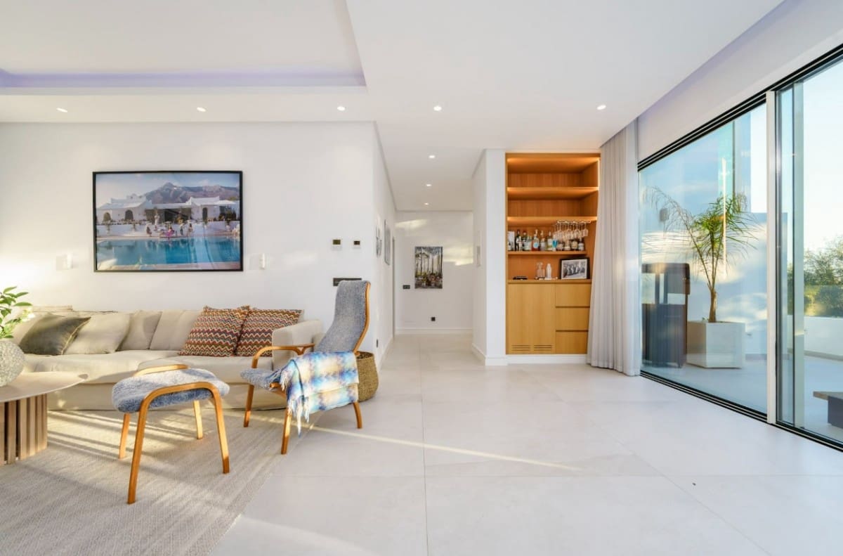 6 makuuhuone Huvila myytävänä paikassa Nueva Andalucia mukana uima-altaan 
autotalli - 2 495 000 € (Ref: 9426052)