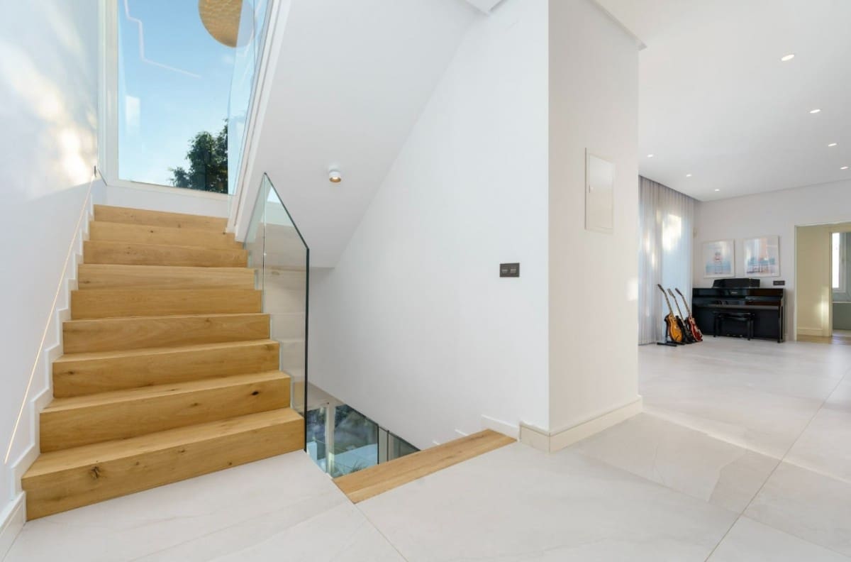 6 makuuhuone Huvila myytävänä paikassa Nueva Andalucia mukana uima-altaan 
autotalli - 2 495 000 € (Ref: 9426052)