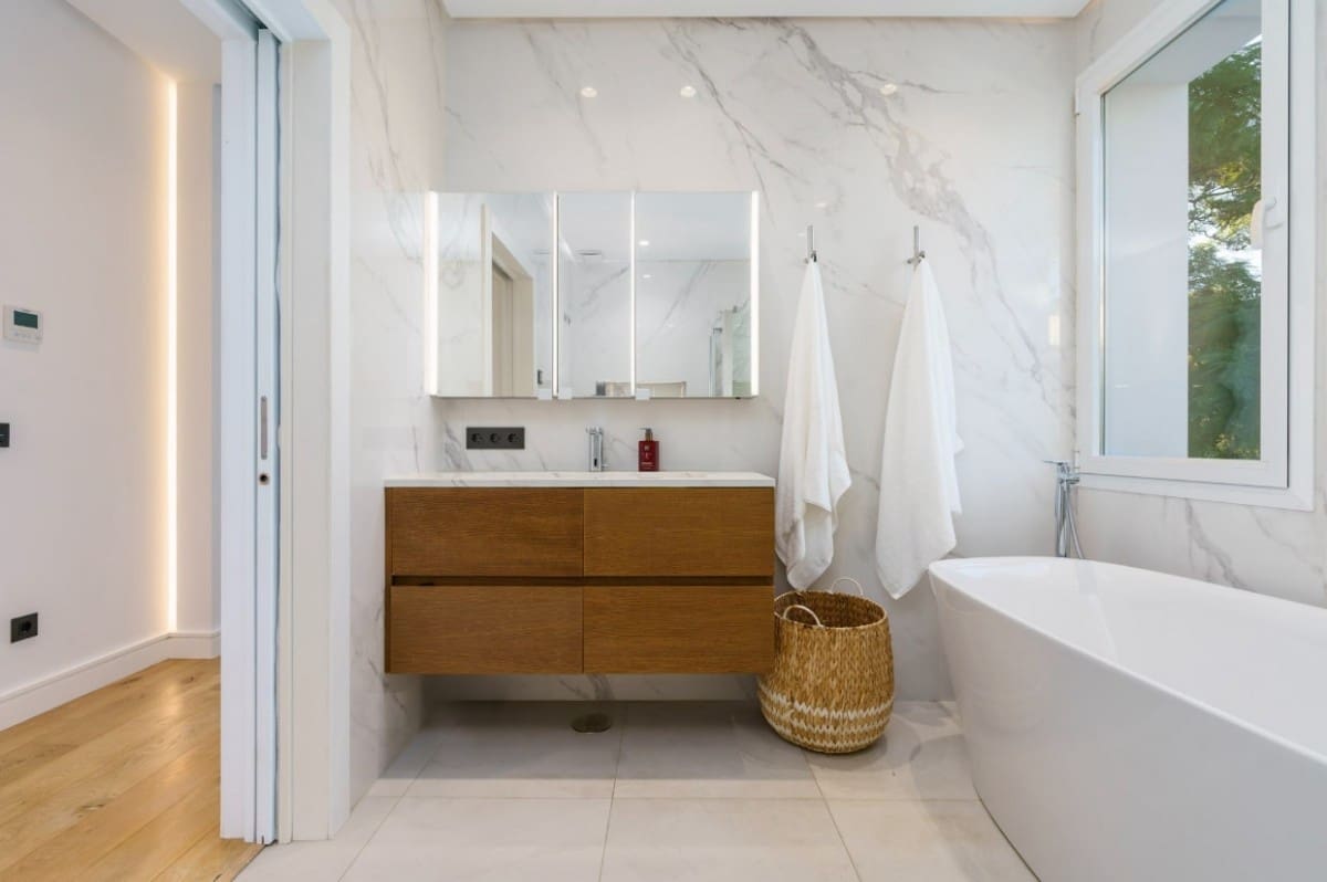 6 makuuhuone Huvila myytävänä paikassa Nueva Andalucia mukana uima-altaan 
autotalli - 2 495 000 € (Ref: 9426052)