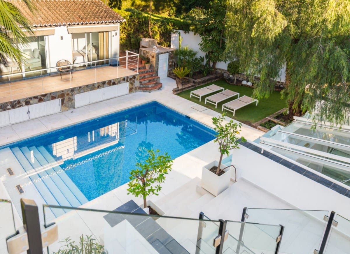 6 makuuhuone Huvila myytävänä paikassa Nueva Andalucia mukana uima-altaan 
autotalli - 2 495 000 € (Ref: 9426052)