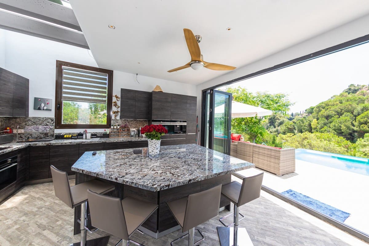 5 soverom Villa til salgs i Benahavis med svømmebasseng garasje - € 2 495 000 (Ref: 9426069)